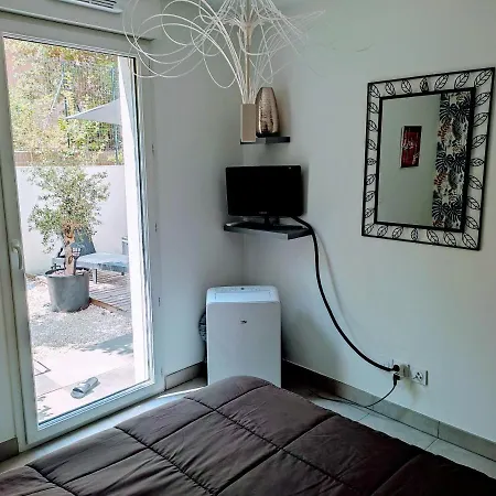 Apartment Terrace Garden: 3-star Comfort Near Center Cavalaire-sur-Mer